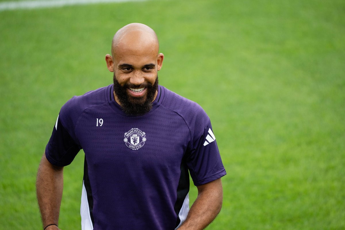 Man United nhắm mục tiêu tiền vệ phòng ngự sau khi chiêu mộ Mbeumo