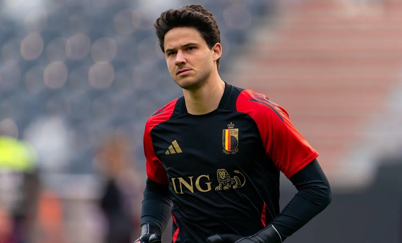 Vấn đề nan giải của Man Utd: Emiliano Martinez, Nick Pope hay Senne Lammens?